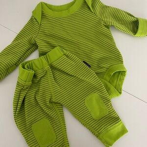 Patagonia Baby Midweight Capilene Green Onesie Pants Set size 0-3 M